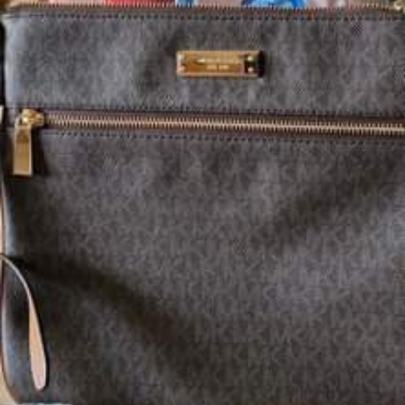 Michael Kors crossover handbag